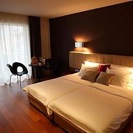 In Hotel 5*