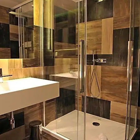 In Hotel 5*